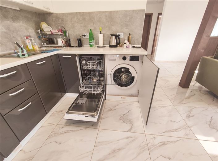 Image No.8-2 Bed House for sale