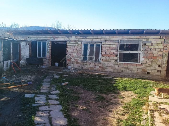 Image No.10-3 Bed House for sale