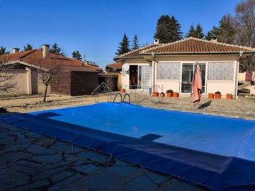 3-bed-house-with-pool-close-to-the-sea-37