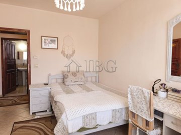 3-bed-house-with-pool-close-to-the-sea-13