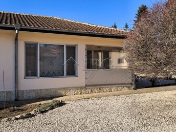 3-bed-house-with-pool-close-to-the-sea-46