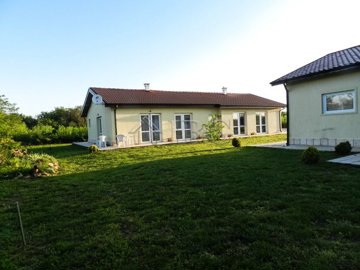 2-bedroom-house-next-to-the-sea-2