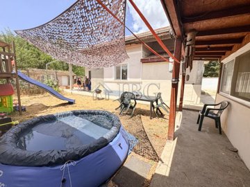 3-bed-house-big-garden-15-min-to-the-sea-53