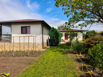 3-bedroom-renovated-house-near-dobrich-and-th