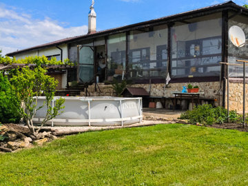 3-bedroom-renovated-house-near-dobrich-and-th