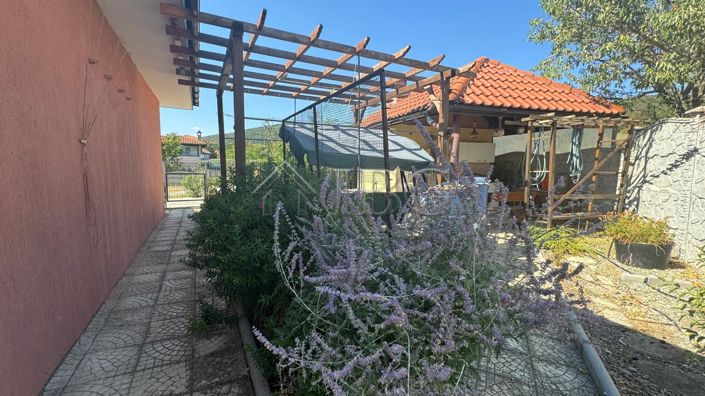 Image No.2-Maison de 3 chambres à vendre à Kosharitsa