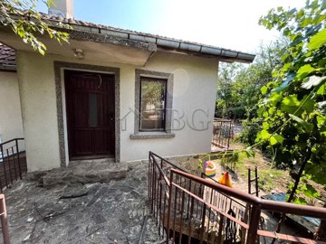 2-houses-and-garage-close-to-ruse-chervena-vo