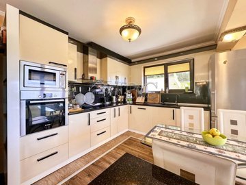 house-with-pool-kosharitsa-9