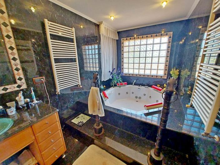 Image No.16-5 Bed Villa for sale