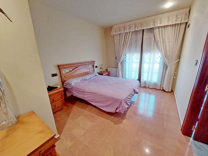 Image No.20-5 Bed Villa for sale