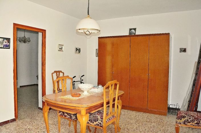 Image No.14-4 Bed Townhouse for sale