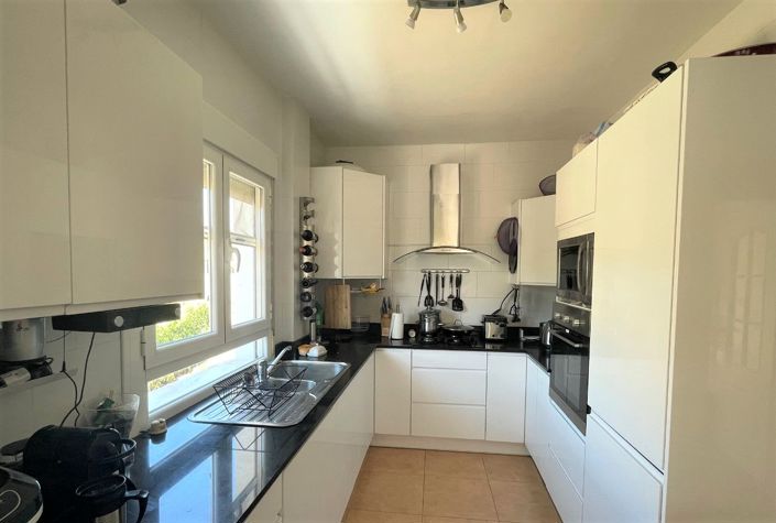 Image No.2-4 Bed Villa for sale