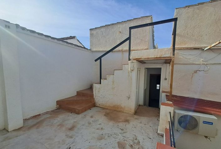 Image No.16-4 Bed Townhouse for sale