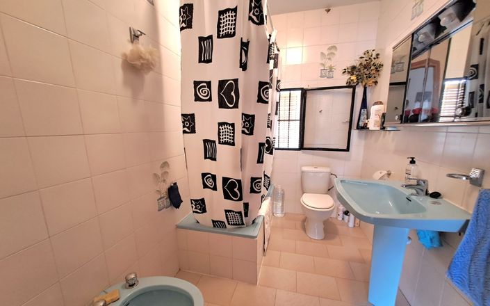 Image No.17-5 Bed Townhouse for sale