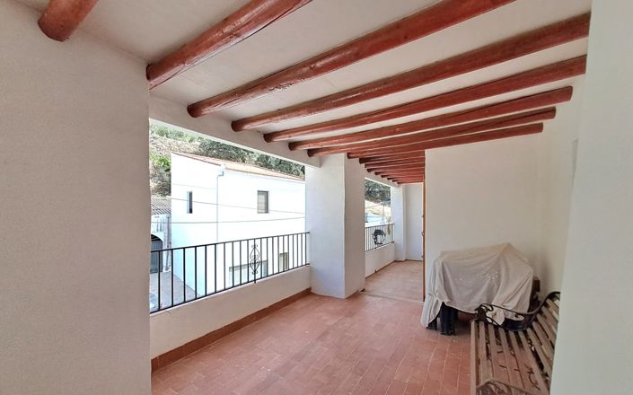 Image No.27-5 Bed Townhouse for sale