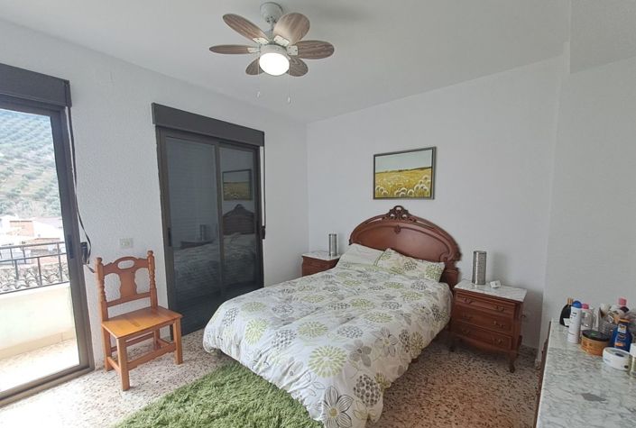 Image No.21-4 Bed Townhouse for sale