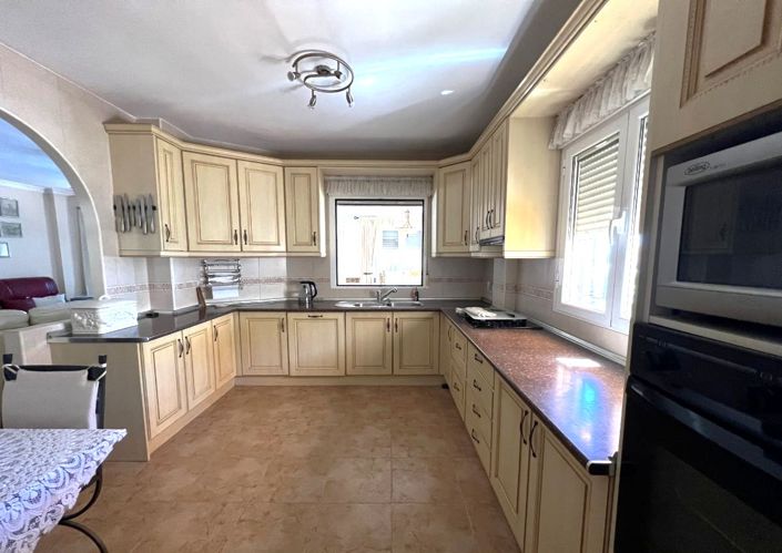 Image No.2-5 Bed Villa for sale