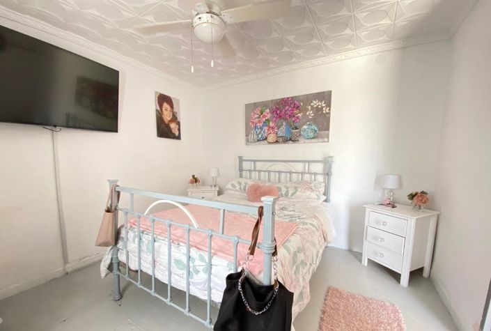 Image No.16-5 Bed Townhouse for sale