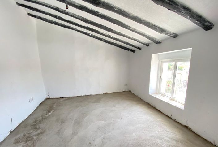 Image No.35-5 Bed Townhouse for sale