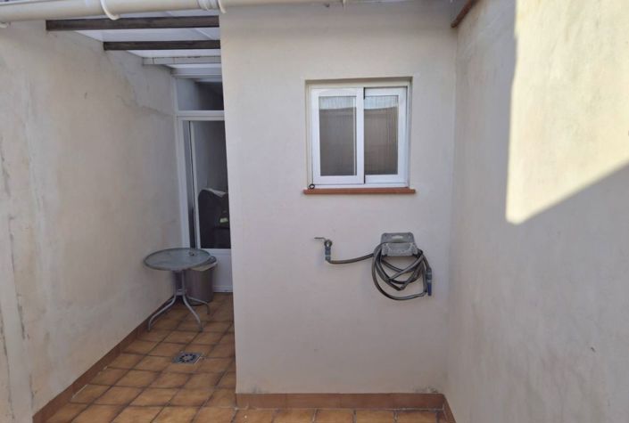 Image No.21-2 Bed Townhouse for sale