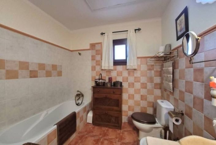 Image No.25-3 Bed Country House for sale