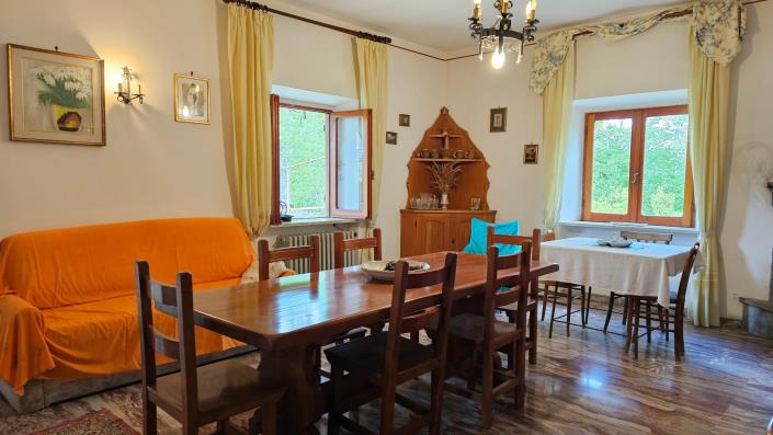 Image No.14-5 Bed Farmhouse for sale