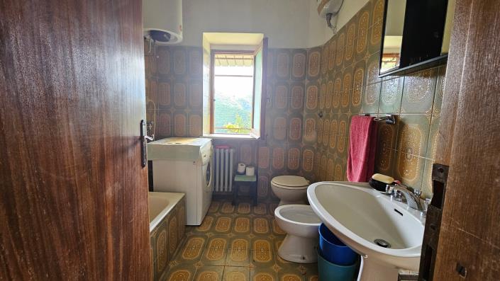 Image No.18-5 Bed Farmhouse for sale