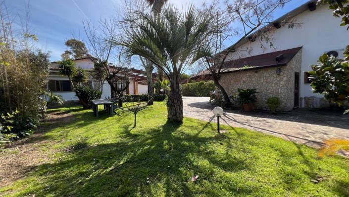 Image No.2-Maison de 6 chambres à vendre à Latina