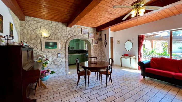 Image No.3-Maison de 6 chambres à vendre à Latina