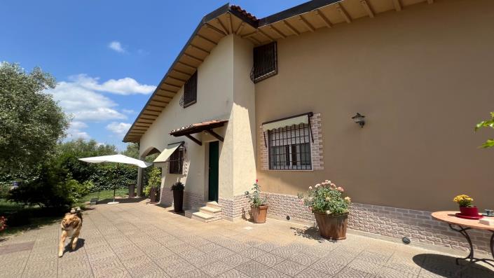 Image No.6-Maison de village de 4 chambres à vendre à Sutri