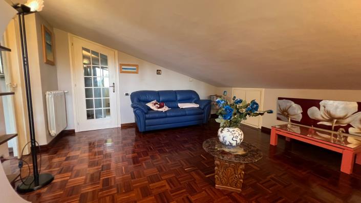 Image No.23-Maison de village de 4 chambres à vendre à Sutri