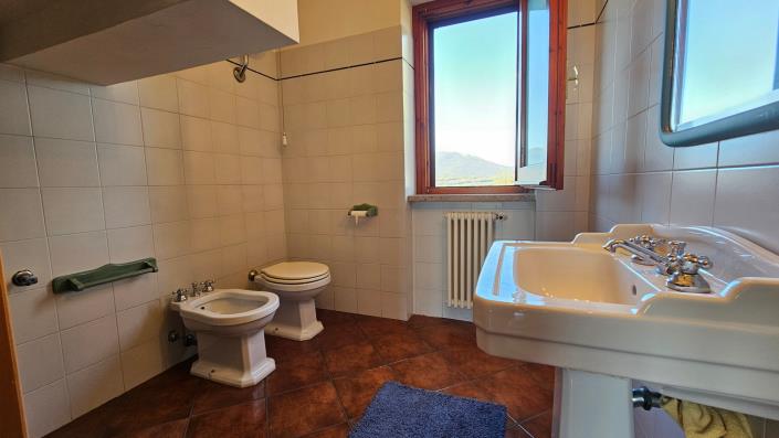 Image No.13-Maison de campagne de 3 chambres à vendre à Rieti