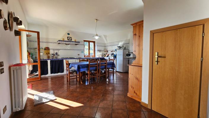 Image No.5-Maison de campagne de 3 chambres à vendre à Rieti