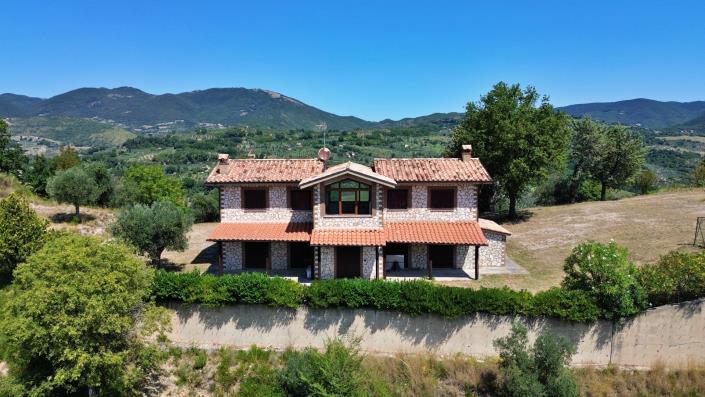 Image No.3-Maison de campagne de 3 chambres à vendre à Rieti
