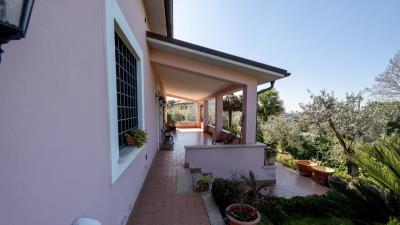 30FEF58B-9959-4418-9E6C-A03D36B5FDE1