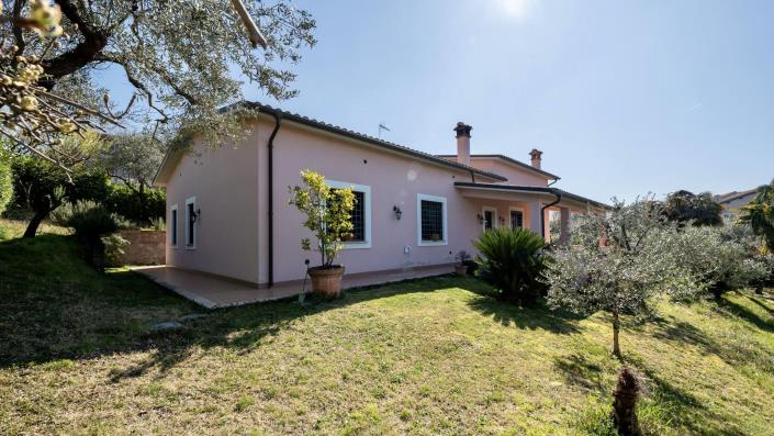 Image No.2-Maison de 3 chambres à vendre à Rieti