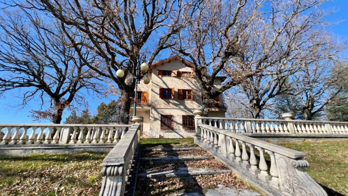 Image No.4-8 Bed Mansion for sale