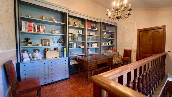 Image No.22-8 Bed Mansion for sale