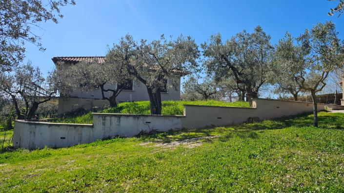 Image No.8-Maison de campagne de 4 chambres à vendre à Rieti