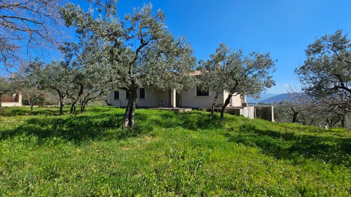 Image No.9-Maison de campagne de 4 chambres à vendre à Rieti