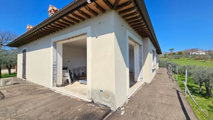 Image No.10-Maison de campagne de 4 chambres à vendre à Rieti