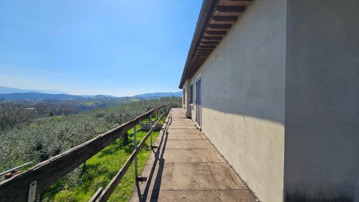 Image No.3-Maison de campagne de 4 chambres à vendre à Rieti