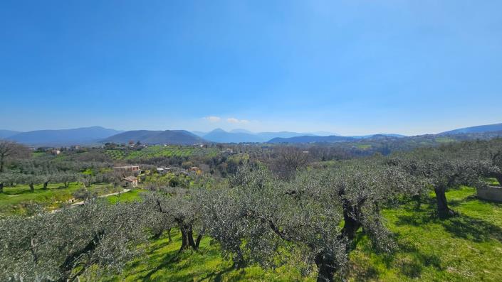 Image No.2-Maison de campagne de 4 chambres à vendre à Rieti