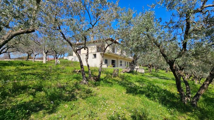 Image No.4-Maison de campagne de 4 chambres à vendre à Rieti