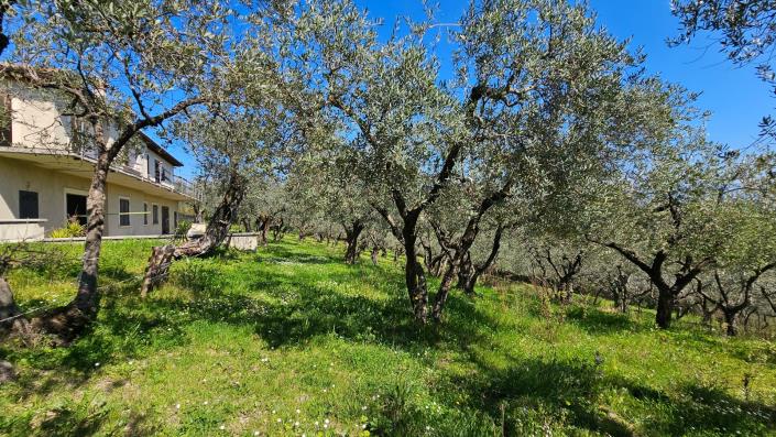 Image No.6-Maison de campagne de 4 chambres à vendre à Rieti