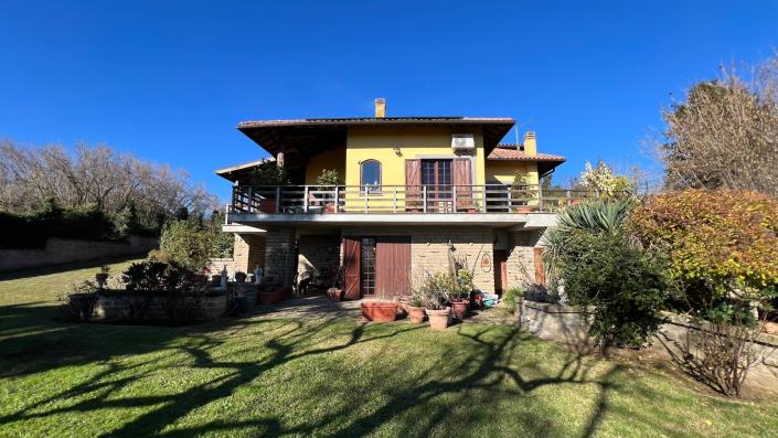 Image No.11-Villa de 6 chambres à vendre à Ronciglione