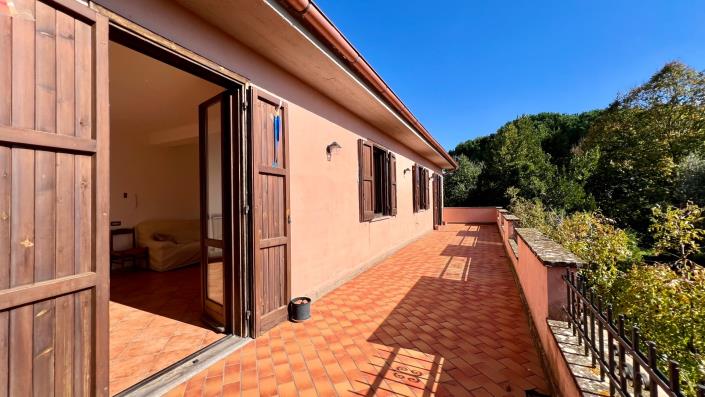 Image No.4-Maison de campagne de 4 chambres à vendre à Capranica