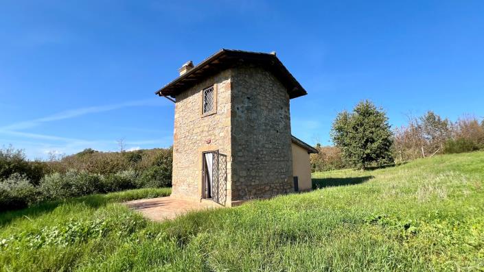 Image No.2-Maison de campagne de 4 chambres à vendre à Capranica