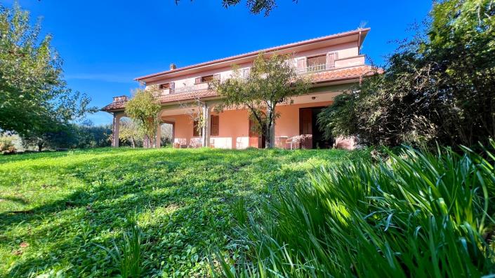 Image No.5-Maison de campagne de 4 chambres à vendre à Capranica