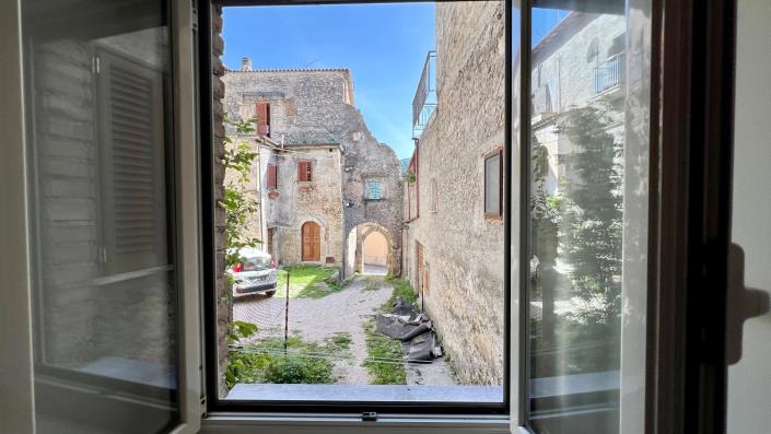 Image No.9-5 Bed Apartment for sale